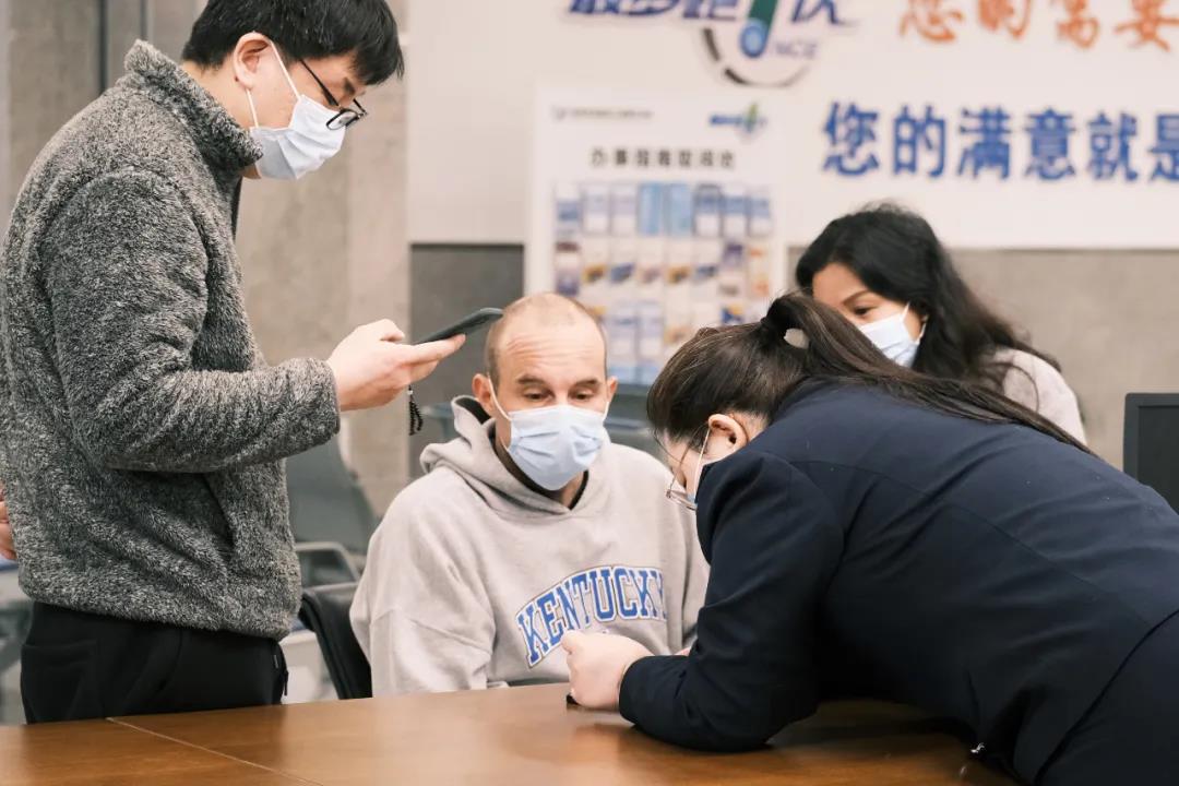 外籍纳税人：办税厅“国际范儿”十足！快捷办税缴费very good