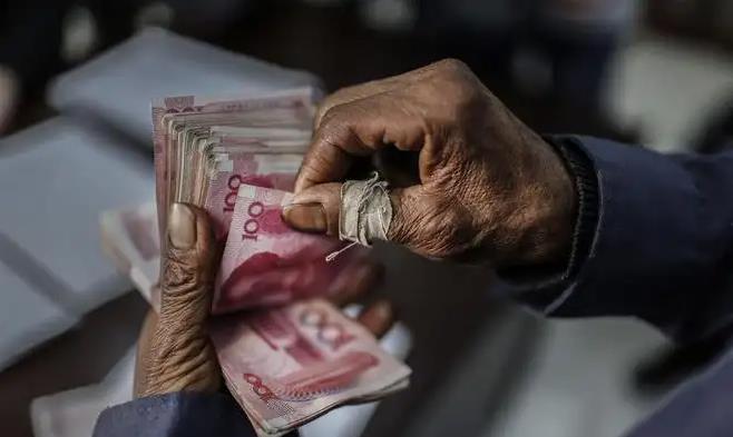自然人、个人独资企业、个体户间房地产转让是否缴纳土地增值税、个人所得税？